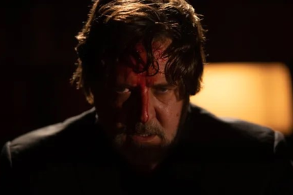 Russell Crowe enfrenta o sobrenatural em trailer de O Exorcismo